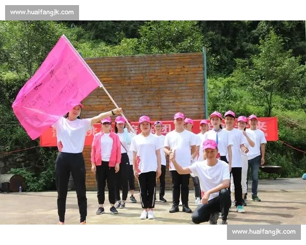 以比赛口号为动力,激发团队精神,携手奋进,勇攀高峰,迈向辉煌胜利的决心与信念